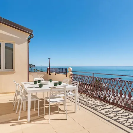 Rivierarent La Terrazza Sul Mare 公寓